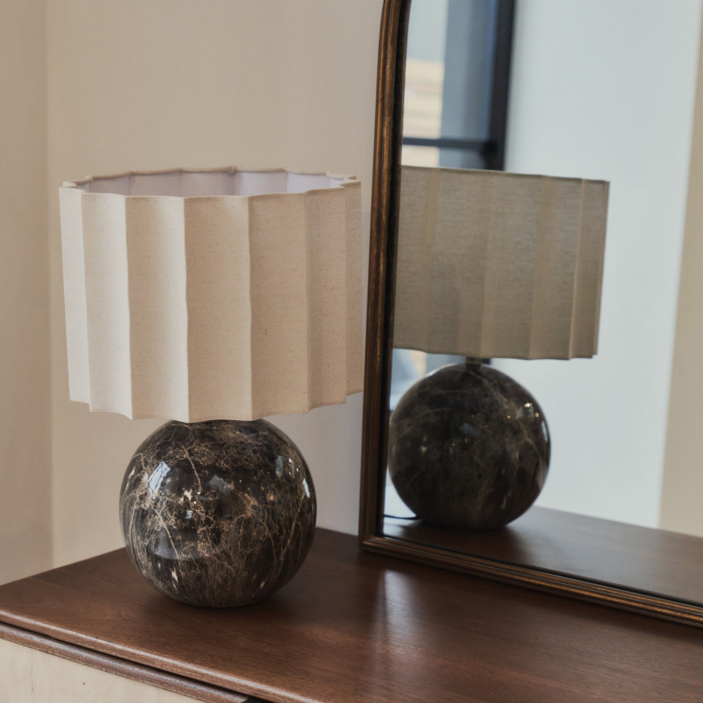 Miroir de Cheminée Arqué Amelia - Finition Or Antique Luxueux - 100 x 87 cm