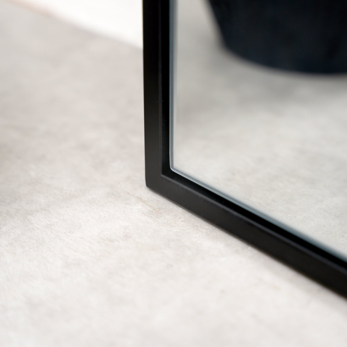 Miroir Arqué Pleine Longueur avec Cadre en Métal Minimaliste - 160 cm x 60 cm