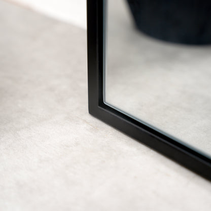 Miroir Arqué Pleine Longueur avec Cadre en Métal Minimaliste - 160 cm x 60 cm