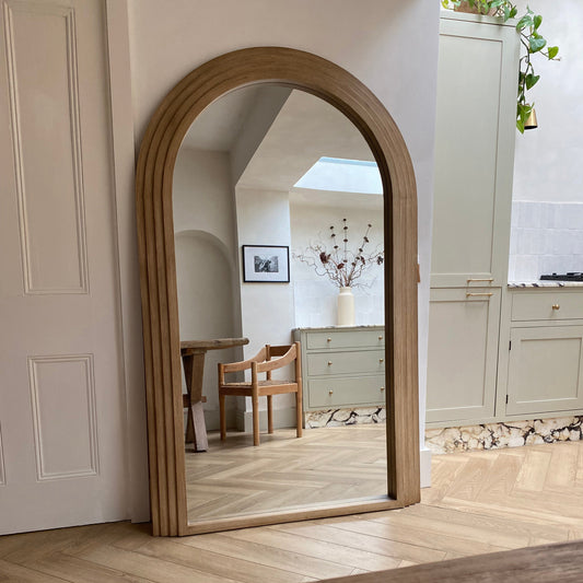 Miroir à Arc Plein-Pied Luciana en Bois Lavé - Design Architectural - 180 x 110 cm